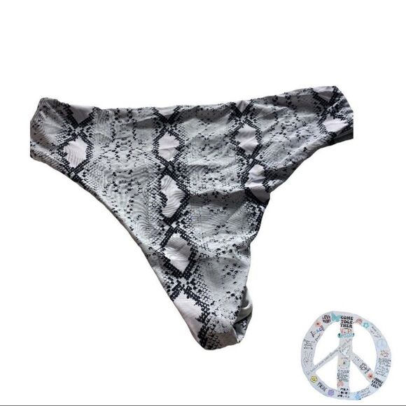 $5$ add on item$ Snakeskin print bikini. Size large. Untagged - Picture 2 of 7